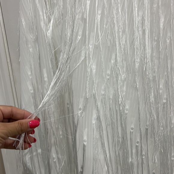 On the fifth white fringe top size medium - Picture 4 of 4